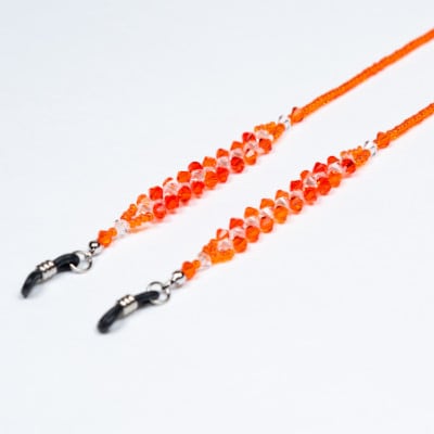 いずみガラスを使用したハンドメイドのメガネチェーン(オレンジ色)AN172