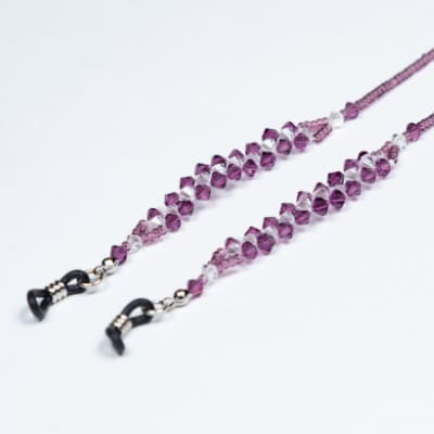 いずみガラスを使用したハンドメイドのメガネチェーン(紫色)AN173