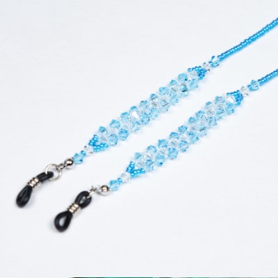 いずみガラスを使用したハンドメイドのメガネチェーン(青色)AN175
