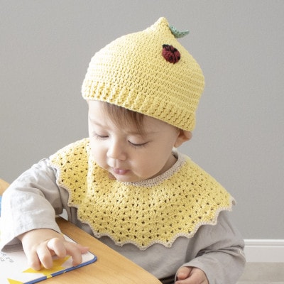 HOPPL(ホップル)手編みニットビブ＆キャップセット(レモン/サイズM)