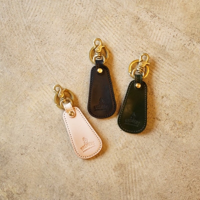 本革と真鍮の靴べらキーリング(黒)