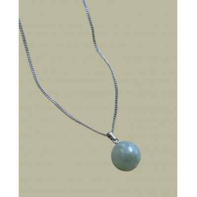 翡翠のペンダント【配送不可地域：沖縄県】