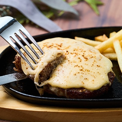 料理人こだわりの本格ハンバーグ 和泉市産たまねぎをたっぷり使用 180g×10個 合計1.8kg【配送不可地域：離島】