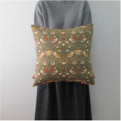 【座布団カバー55×59cm】ベストオブモリス いちご泥棒ベージュ MR-5559I-BE