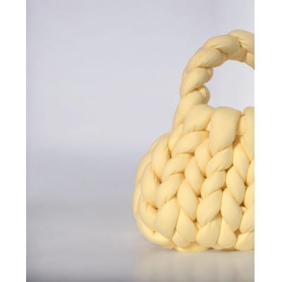 ライトイエローのベビーバッグ