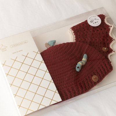 HOPPL(ホップル)手編みニットビブ＆キャップセット(アップル/サイズS)