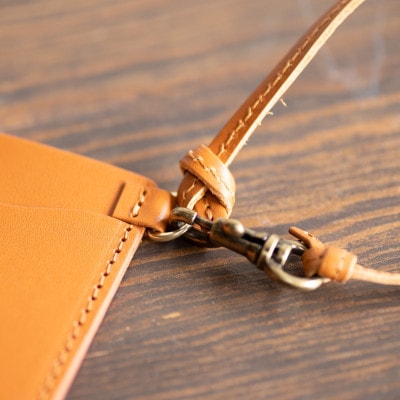 【本革 パスケース】ICカード 社員証 両面 2枚収納 ストラップ付き【apo-08hn-CA】