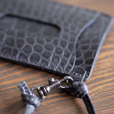 【パスケース】クロコエンボスレザー 型押し 社員証 ICカード 2枚収納【apo-08ec-NV】