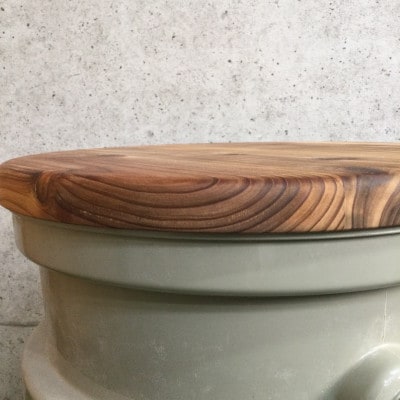 アメリカのアウトドアブランド　YETI(イエティ)　 ロードアウト5ガロンバケツ用　木製天板