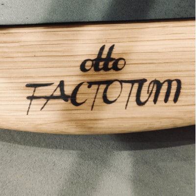 三角スツール【M】ダーク(オーク+無垢アイアン)花台