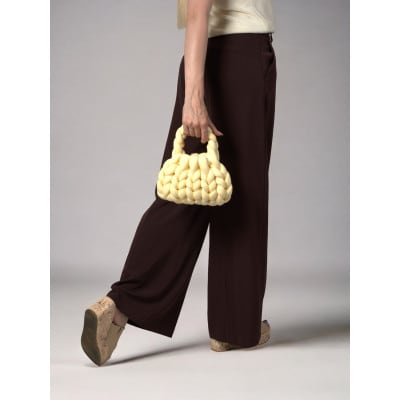 ライトイエローのベビーバッグ