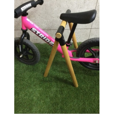 ストライダー(子ども　ペダル無し自転車)用丸棒スタンド　お孫さんへのプレゼントで一緒にスポーツ!