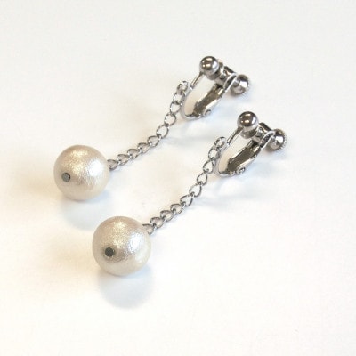 コットンパールイヤリング・チェーンタイプ(10mm・アイボリー)