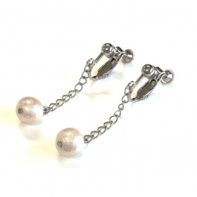 コットンパールイヤリング・チェーンタイプ(8mm・アイボリー)