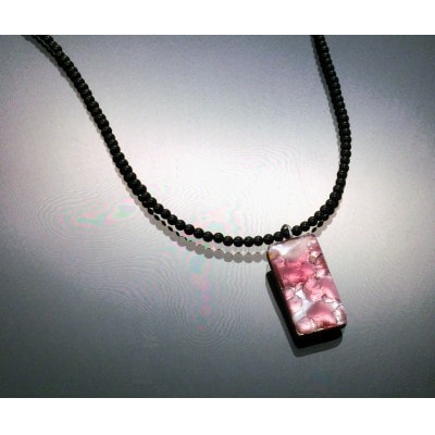 ベネチアンガラス使いのブラックオニキスネックレス〈桜〉【配送不可地域：沖縄県】