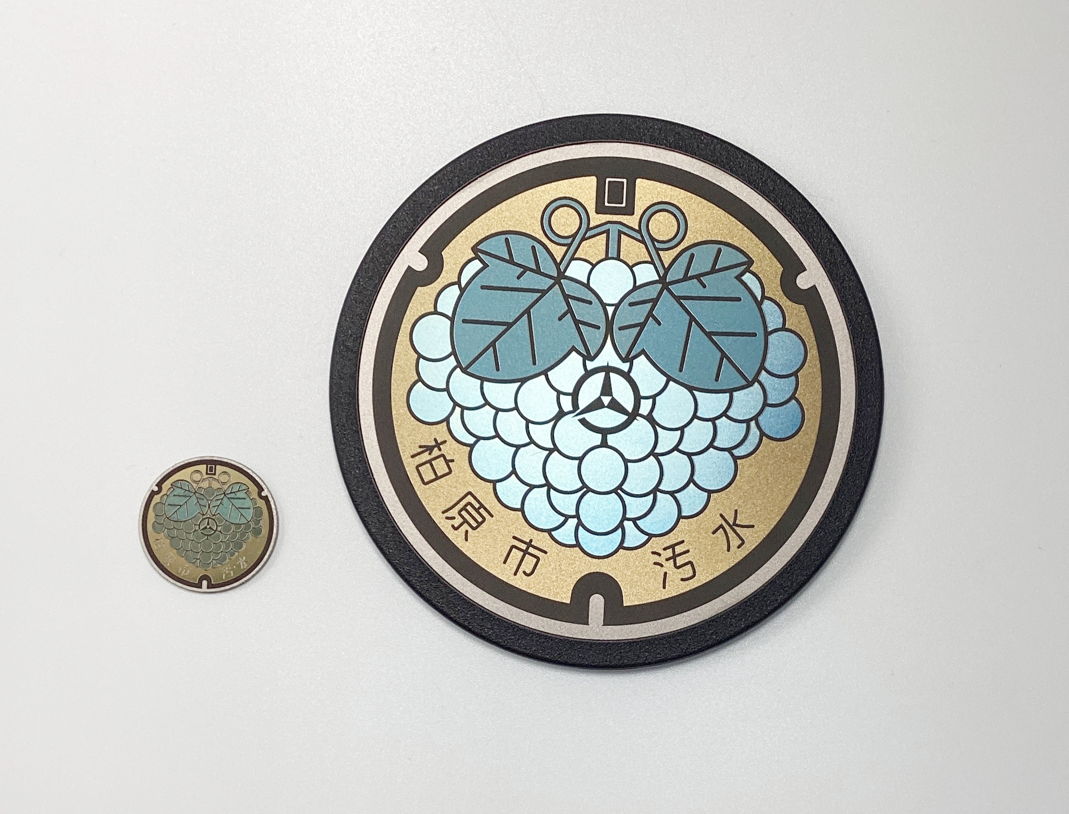 チタン製ミニチュアマンホールシャインマスカット【マンホール・メダルセット】