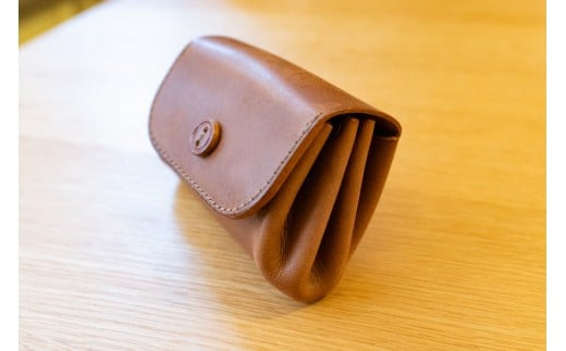 革ボタンのミニ財布・小銭入れ（ブラック）【ボタン二つ穴デザイン コンパクトサイズ モストロレザー使用 エイジング 布で乾拭き ファッション小物 お中元 お歳暮 父の日 母の日 ギフト用 大阪府 門真市 】