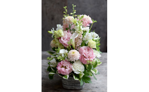 お供えフラワーアレンジメント（洋風）【お供え　フラワー　アレンジメント　メッセージ　彼岸　命日　枕花　お悔み　仏事　法事　ギフト対応商品　ラッピング、カード　BOX付 大阪府 門真市 】