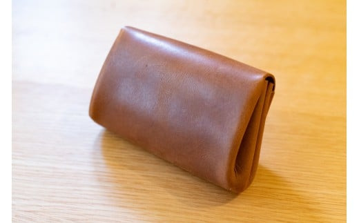 革ボタンのミニ財布・小銭入れ（ブラック）【ボタン二つ穴デザイン コンパクトサイズ モストロレザー使用 エイジング 布で乾拭き ファッション小物 お中元 お歳暮 父の日 母の日 ギフト用 大阪府 門真市 】