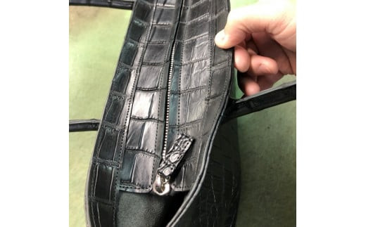 クロコダイルトートバッグ【クロコダイルトートバッグレザーバッグ革クロコスエード男性サイズナイルクロコダイル幅広贅沢一枚のクロコ大阪府門真市】