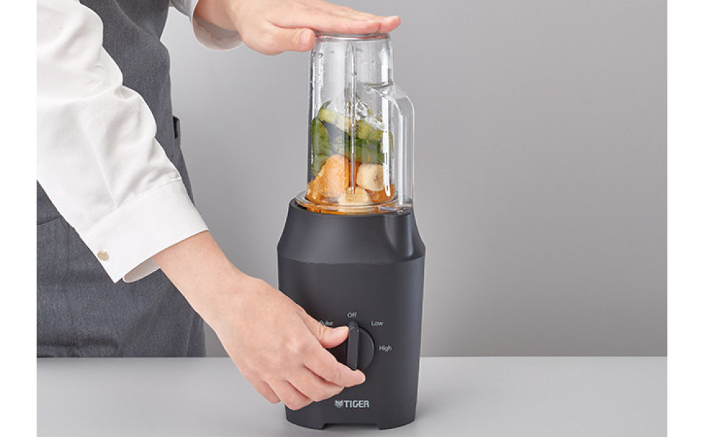 2025年度新製品  タイガー魔法瓶 ミキサー  SLC-A100KM マットブラック【ミキサー 電化製品 家電 タイガー パワフル まるごと 冷凍フルーツ  トライタン パワフルミキサー パーソナルカップ 大阪府 門真市 】