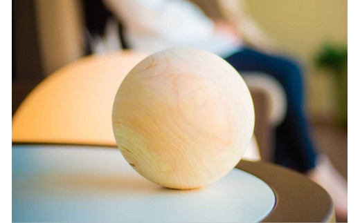京都北山の風を運ぶひのき玉「森の満月」【間伐材 檜風呂 インテリア デスクアイテム 背割り サンドペーパー付属 ベージュ 無垢の檜 専用箱付き お中元 お歳暮 父の日 母の日 ギフト用 大阪府 門真市 】