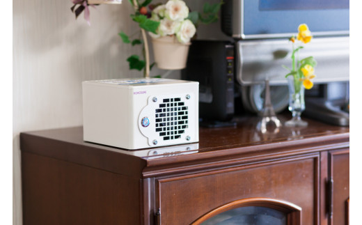 紫外線LED空気清浄機 KOROSUKE（ホワイト） 脱臭 消臭 光触媒フィルター 卓上 コンパクト 空気清浄機 除菌【活性酸素 有害物質分解 メンテナンスフリー 安全性 二酸化チタン粒子 ミニサイズ 大阪府 門真市 】