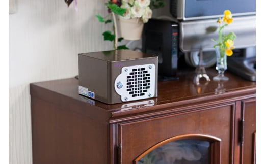 紫外線LED空気清浄機 KOROSUKE（ブラウン） 脱臭 消臭 光触媒フィルター 卓上 コンパクト 空気清浄機 除菌【活性酸素 有害物質分解 メンテナンスフリー 安全性 二酸化チタン粒子 ミニサイズ 大阪府 門真市 】