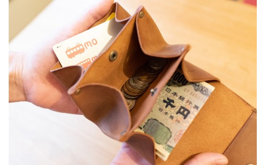 革ボタンのミニ財布・小銭入れ（ブラウン）【ボタン二つ穴デザイン コンパクトサイズ モストロレザー使用 エイジング 布で乾拭き ファッション小物 お中元 お歳暮 父の日 母の日 ギフト用 大阪府 門真市 】