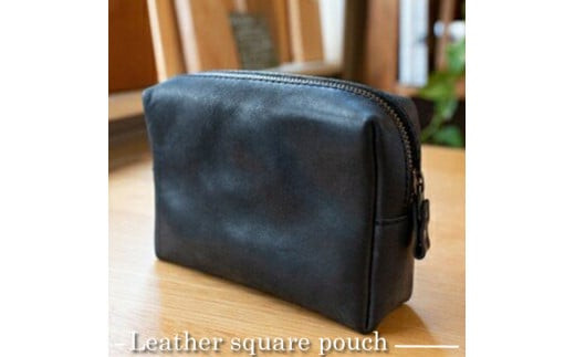 革の四角いポーチ（ブラック）【シンプル モストロレザー使用 植物タンニンなめし エイジング アンティーク調金具 ファッション小物 お中元 お歳暮 父の日 母の日 ギフト用 大阪府 門真市 】