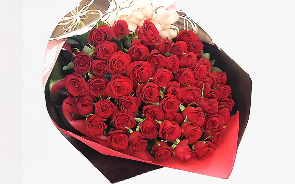 真紅のバラ60本【真紅　バラ　きらびやか　花束　情熱的　豪華　特別　思い出に残る　贈り物　ボリューム　存在感　真っ赤　還暦のお祝い　彼女　プレゼント 大阪府 門真市 】