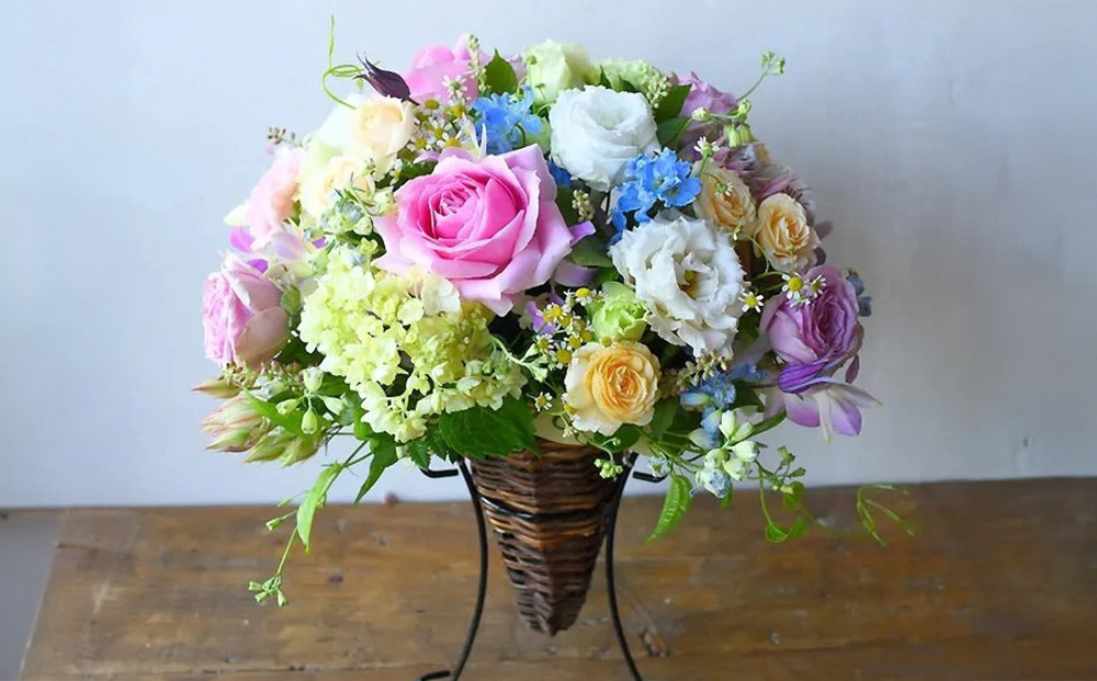 フラワーアレンジメント　淡色基調【お誕生日】【プレゼント】【記念日】【ご結婚お祝い】【お土産】大切な方への【贈り物】に【 大阪府 門真市 】