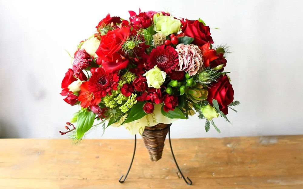 フラワーアレンジメント　赤基調【お誕生日】【プレゼント】【記念日】【ご結婚お祝い】【お土産】大切な方への【贈り物】に【 大阪府 門真市 】