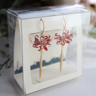 彼岸花のピアス