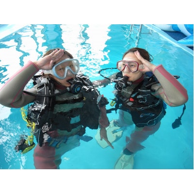 【Cカードライセンス不要】BIG BLUE　ダイビング専用温水プールで体験ダイビング