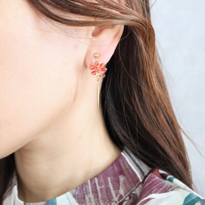 彼岸花のイヤリング