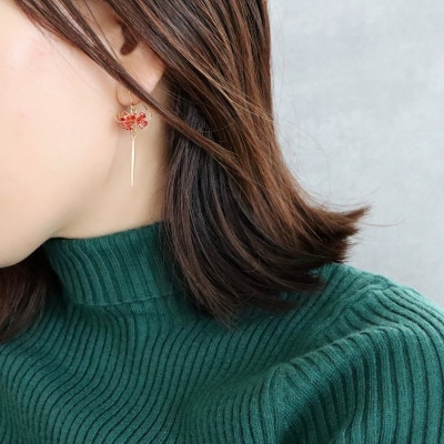 彼岸花のピアス