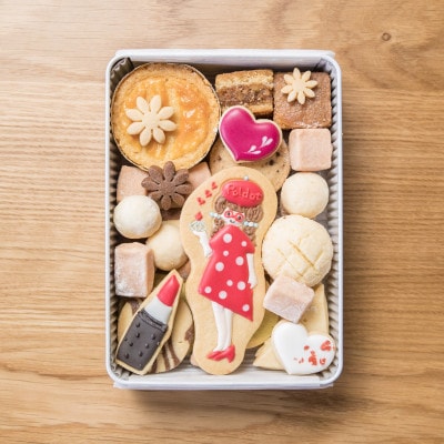 【贈答品】ちょっと大人なポルカちゃん　かわいいアイシングクッキーが入った特別なクッキー缶 #04