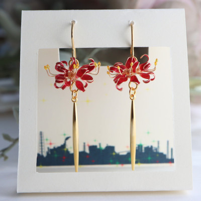 彼岸花のピアス