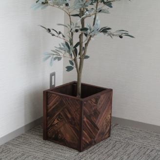 手作り木製 ヘリンボーン柄の鉢カバー・鉢ポット（8号用）【007B-085】