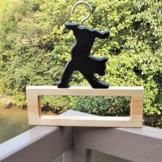 手作り木製タオル掛け・さか立ち黒猫2本セット【007C-060】