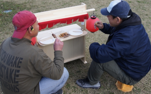 手作り木製ままごとキッチン 露店バージョン 椅子2脚付き【007A-054】