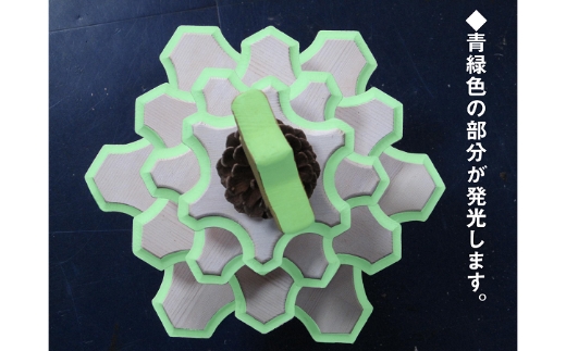 手作り木製（光る！）ホワイト・クリスマスツリー（蓄光タイプ）【007C-098】