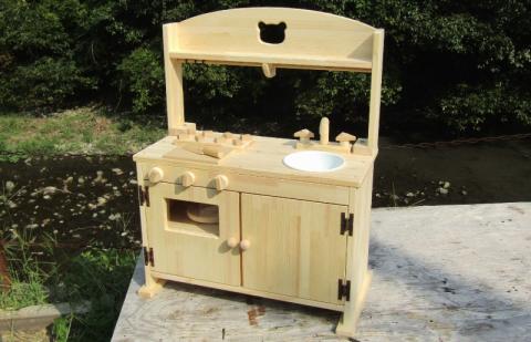 手作り木製「棚付き」ままごとキッチン 大きなレンジ付き・すかし入り DHK-RⅡ 素材色【007A-050】