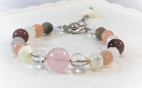 天然石ブレスレット 「ミルク色の新生」【007B-072】