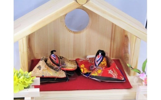 身近に置けるかわいい箱雛お花付きE【007C-092】