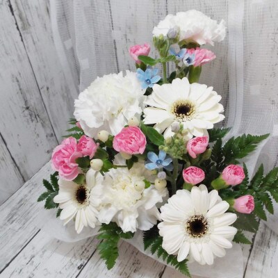 お任せ アレンジメント 生花 お供え ホワイトピンク系【配送不可地域：離島】