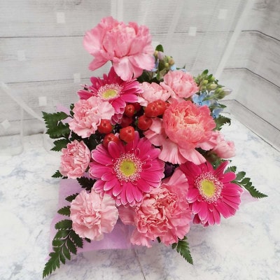 お任せ アレンジメント 生花 お祝い ピンク系【配送不可地域：離島】
