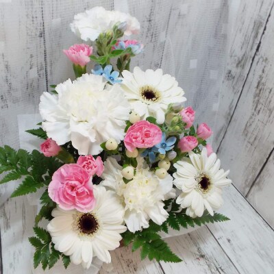 お任せ アレンジメント 生花 お供え ホワイトピンク系【配送不可地域：離島】