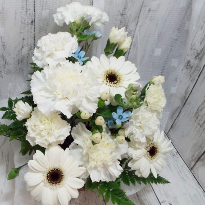 お任せ アレンジメント 生花 お供え用 ホワイト系【配送不可地域：離島】